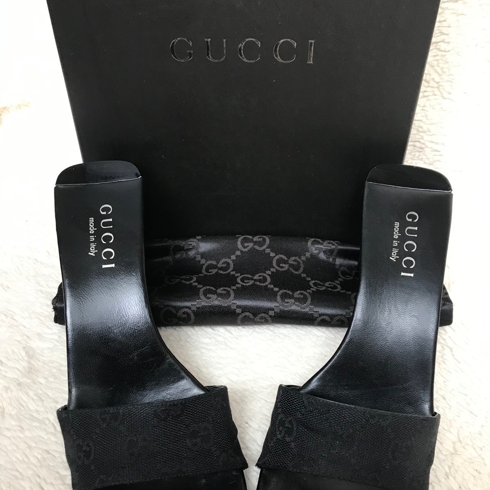 Gucci woman’s black slides